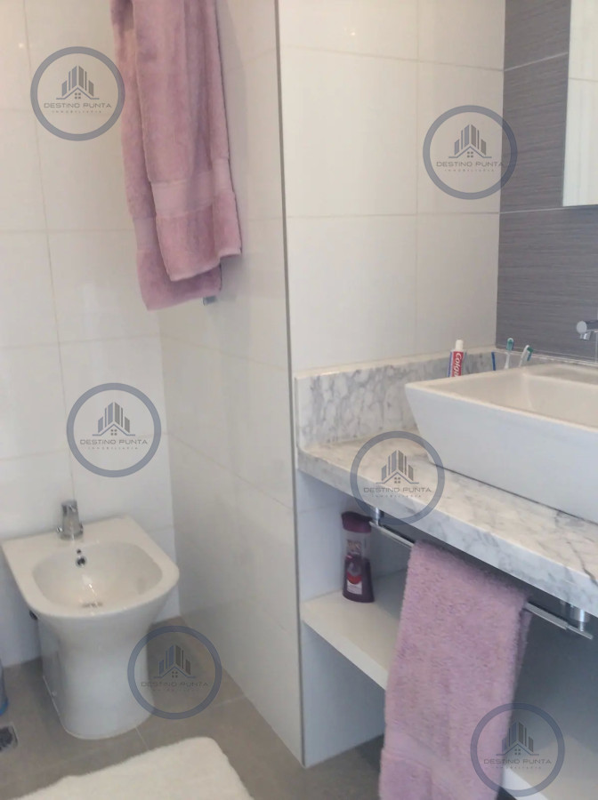 Apartamento ID.218 - Venta y alquiler de moderno departamento de tres dormitorios más dependencia a pasos de Playa Brava