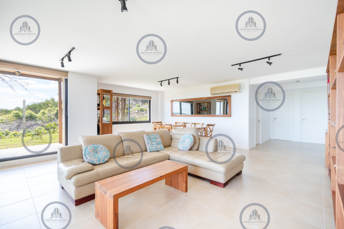 Apartamento ID.9 - Alquier temporario de amplio departamento de tres dormitorios con jardín, Punta Ballena