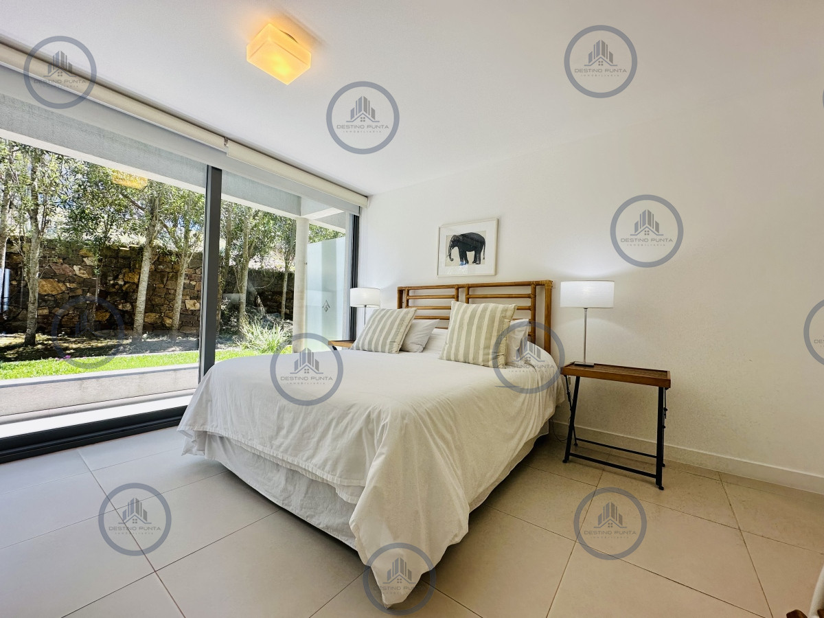 Apartamento ID.1690 - Venta y Alquiler temporario de apartamento moderno de dos dormitorios con parrillero en Punta Ballena