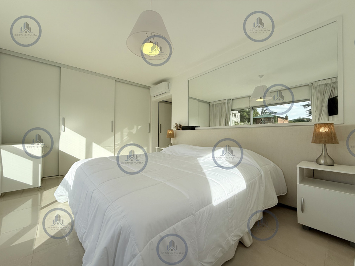Apartamento ID.3030 - Venta de apartamento de 3 dormitorios sobre primera fila de Playa Brava, Punta del Este