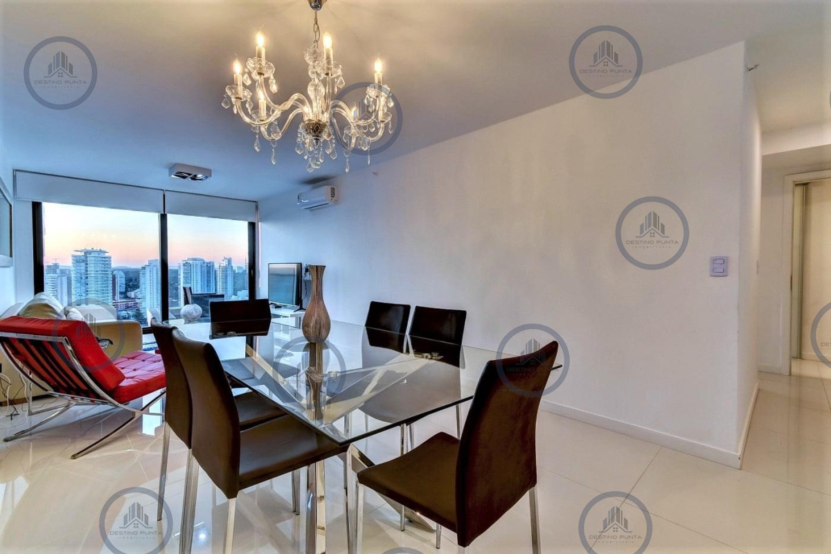 Apartamento ID.1626 - Alquiler temporario de apartamento de dos dormitorios con dos baños a pasos de la Playa y centro comercial, Punta del Este