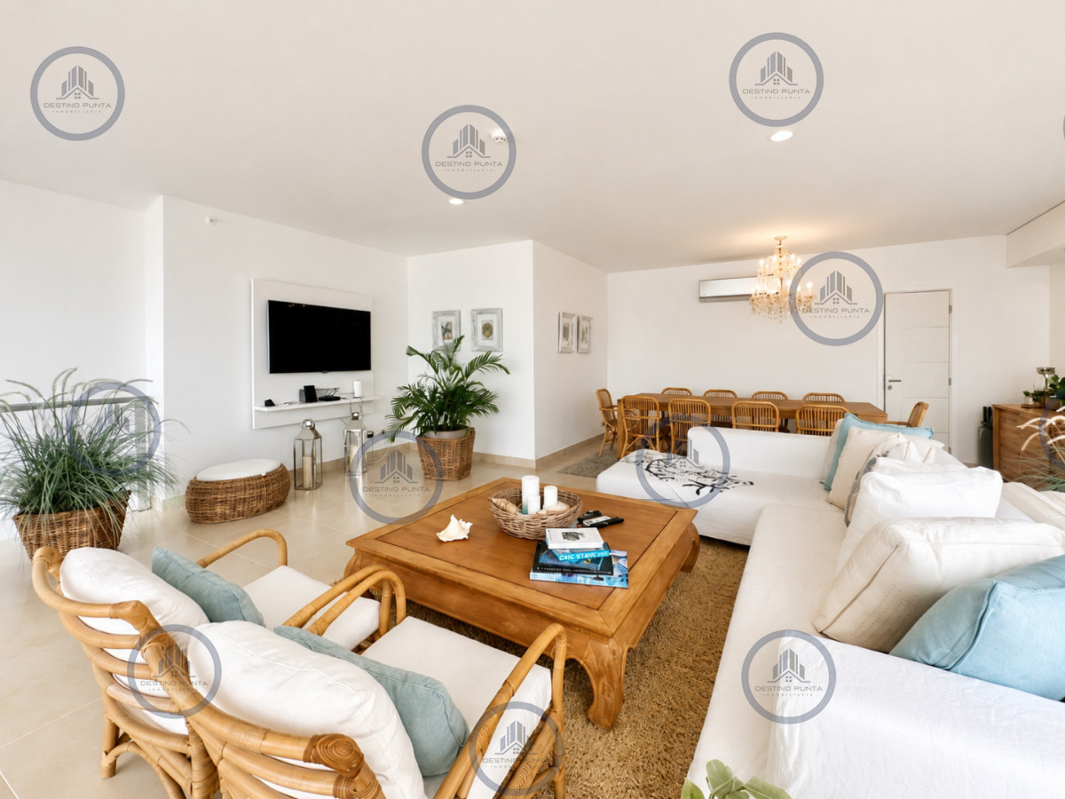 Apartamento ID.2321 - Penthouse Dúplex de 3 Dormitorios y Parrillero en Playa Mansa, Punta del Este