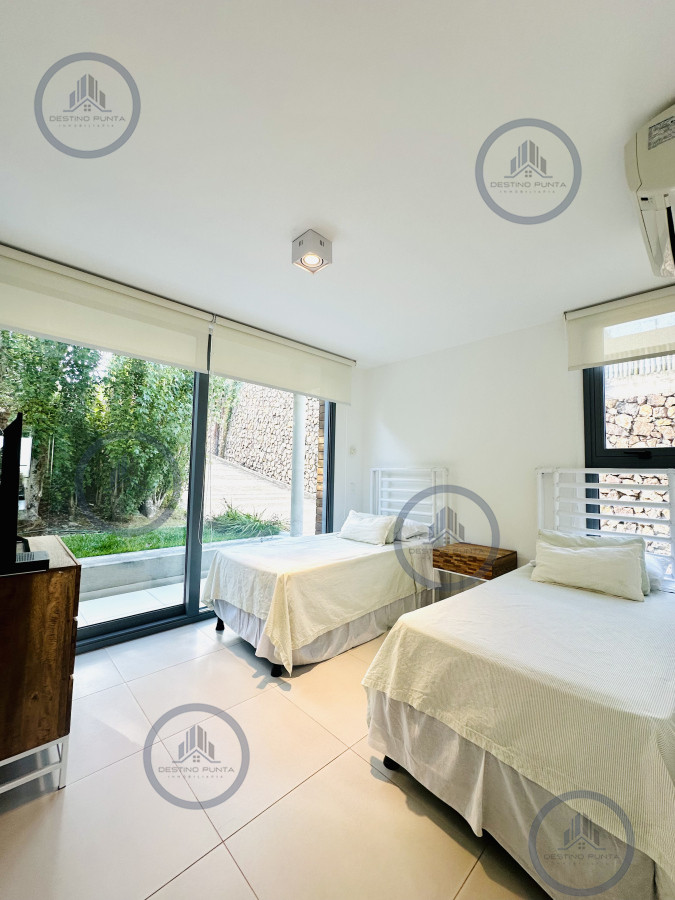 Apartamento ID.112 - Venta OPORTUNIDAD de exclusivo departamento de tres dormitorios y Parrillero en Punta Ballena