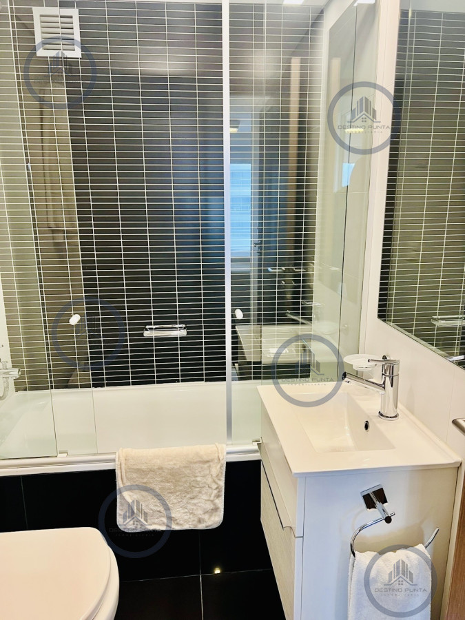 Apartamento ID.441 - Apartamento de 2 Dormitorios + Servicio en Playa Brava