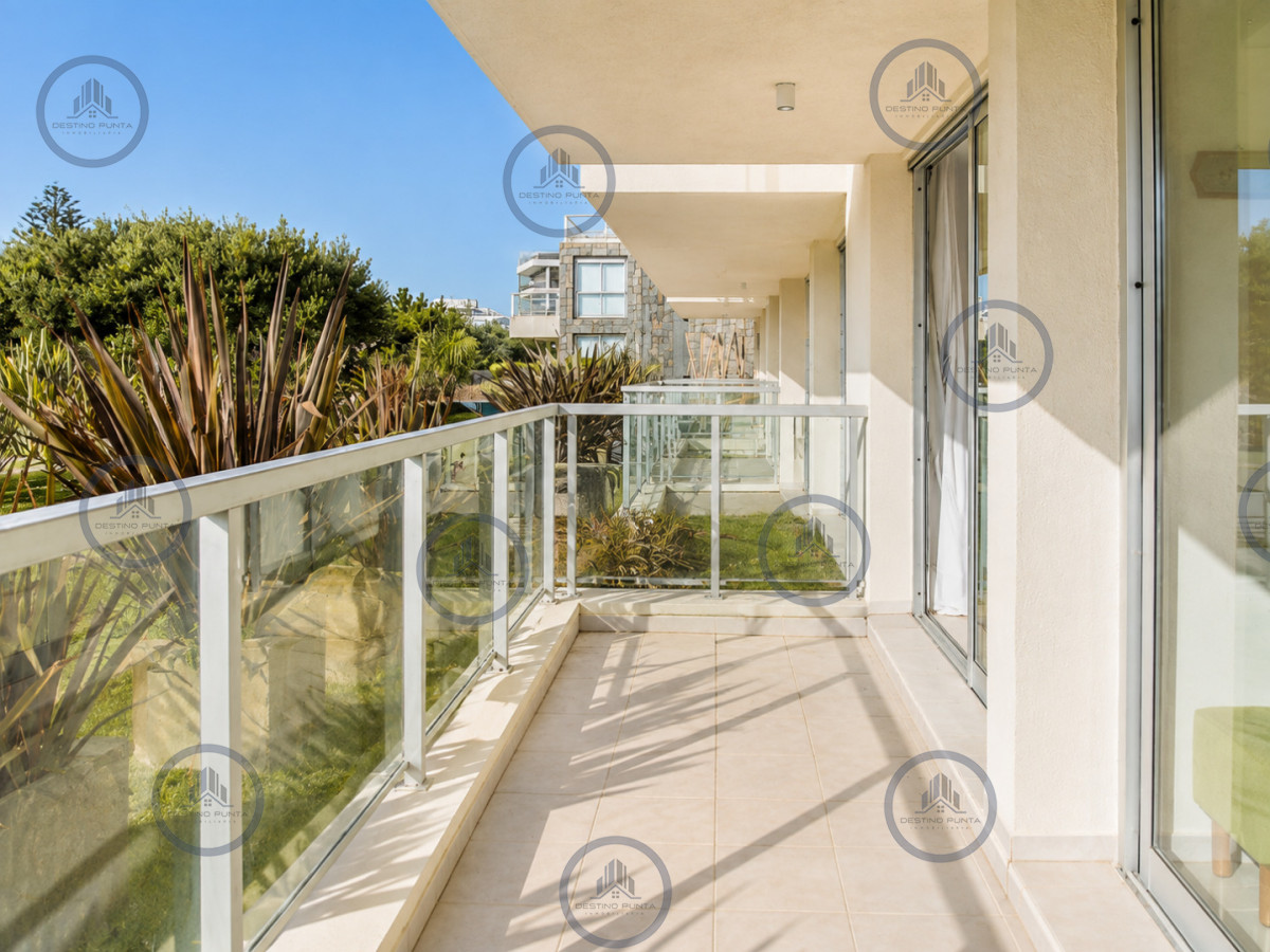 Apartamento ID.1817 - Apartamento de 3 Dormitorios Primera Línea del Mar, Playa Brava Punta del Este