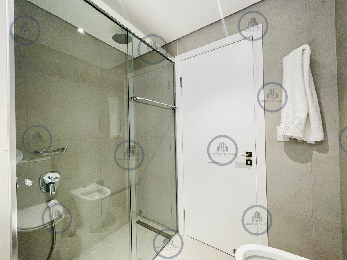 Apartamento ID.1940 - Venta Espectacular Apartamento Frente al Mar, 3 Dormitorios, Le Parc Punta del Este