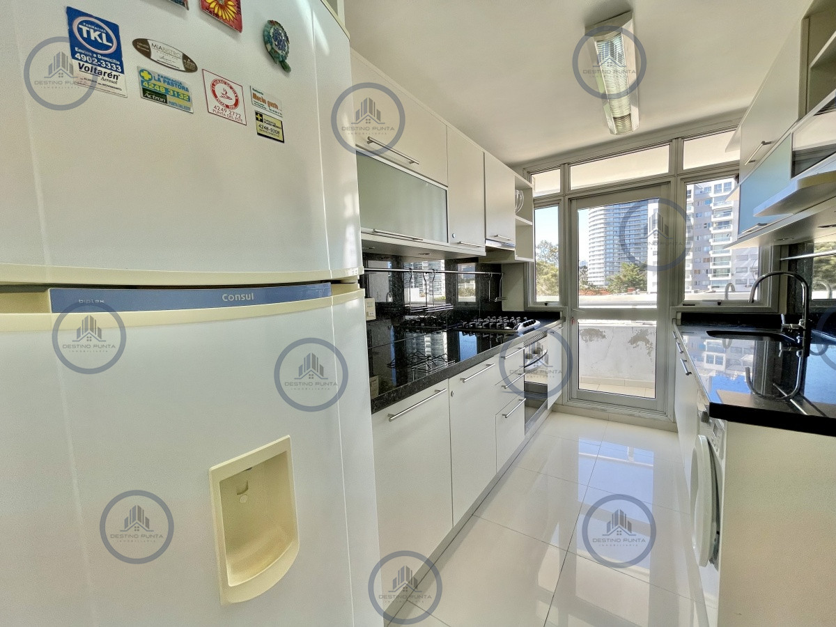 Apartamento ID.217 - Apartamento de 2 Dormitorios y Servicio a metros del mar, Playa Mansa Punta del Este