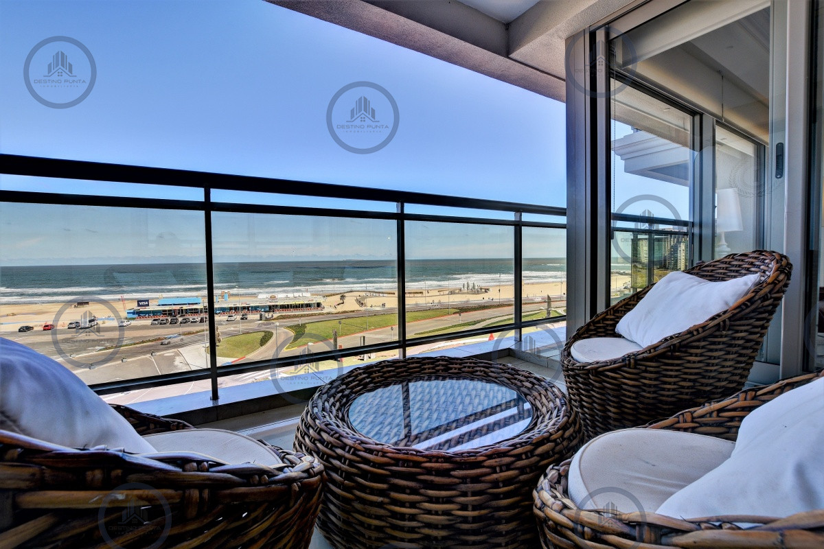 Apartamento ID.238 - Apartamento de 3 Dormitorios en Imperiale, Frente al Mar  - Oportunidad en Venta