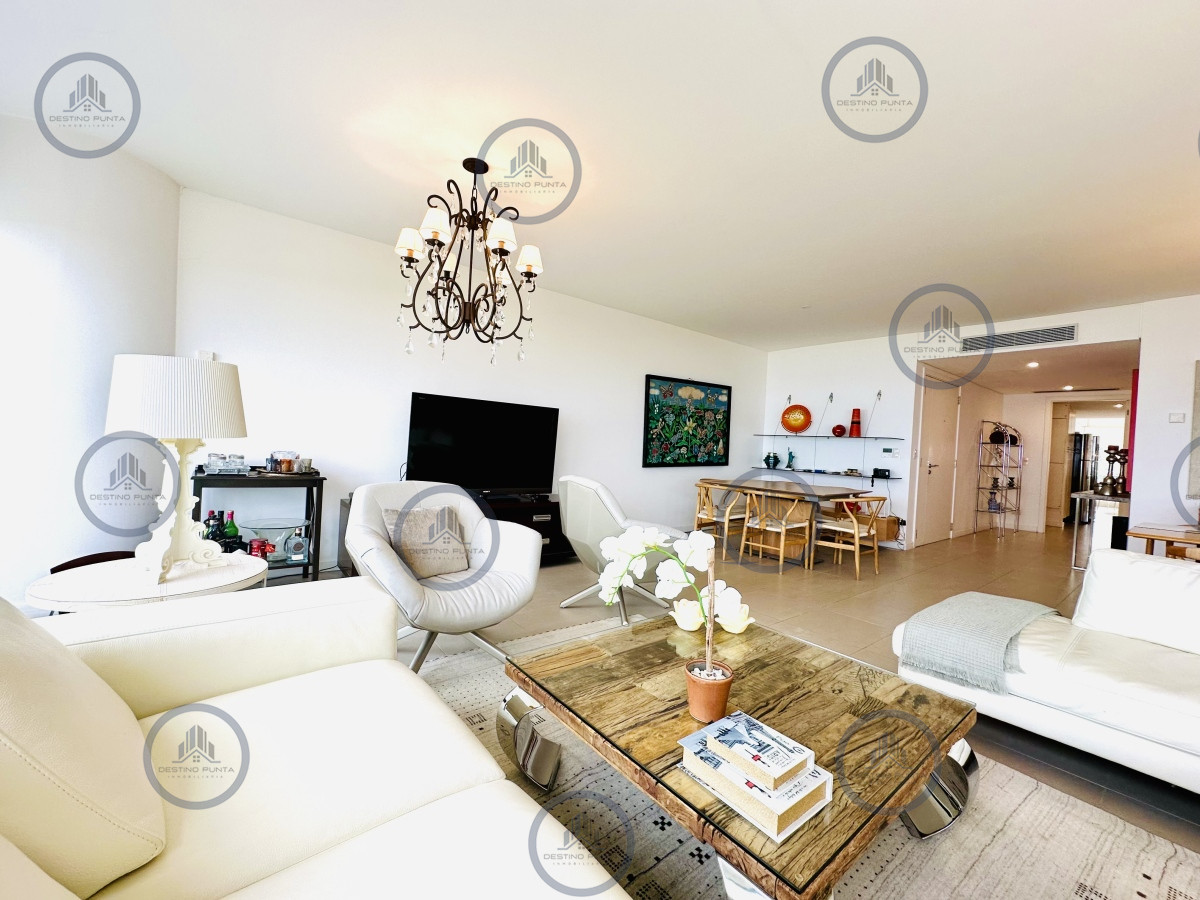 Apartamento ID.272 - Oportunidad en Venta Maravilloso departamento esquinero en Torre Le Parc, Playa Brava, Punta del Este