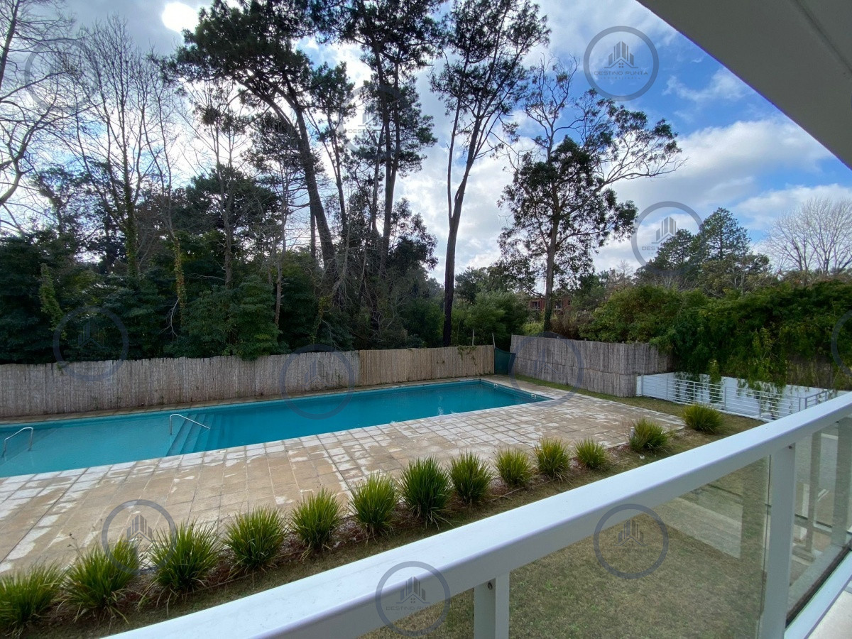 Apartamento ID.777 - Espectacular Apartamento de Dos Dormitorios, Dependencia y Parrillero a Estrenar en Punta del Este