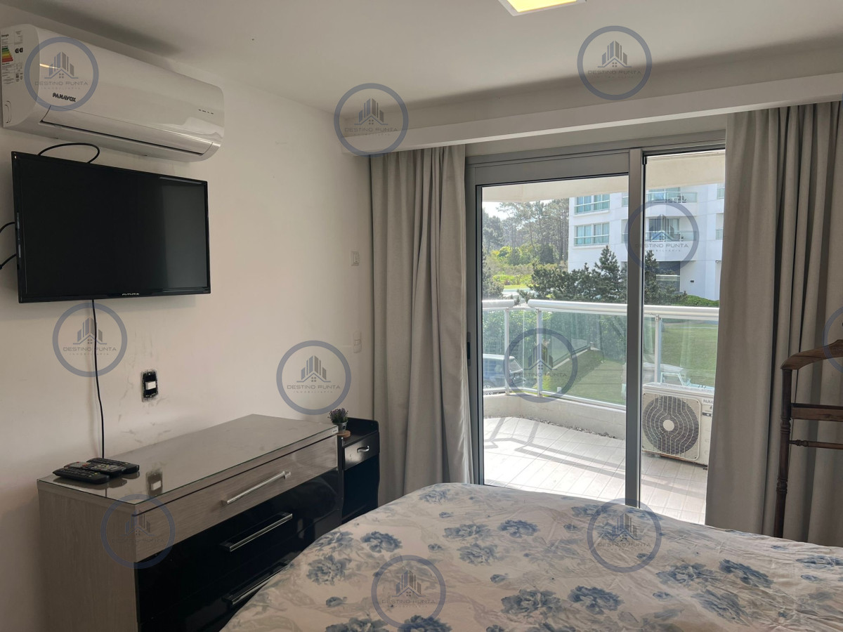Apartamento ID.2943 - Cómodo apartamento con parrillero propio de 2 dormitorios más dependencia en alquiler, Playa Brava
