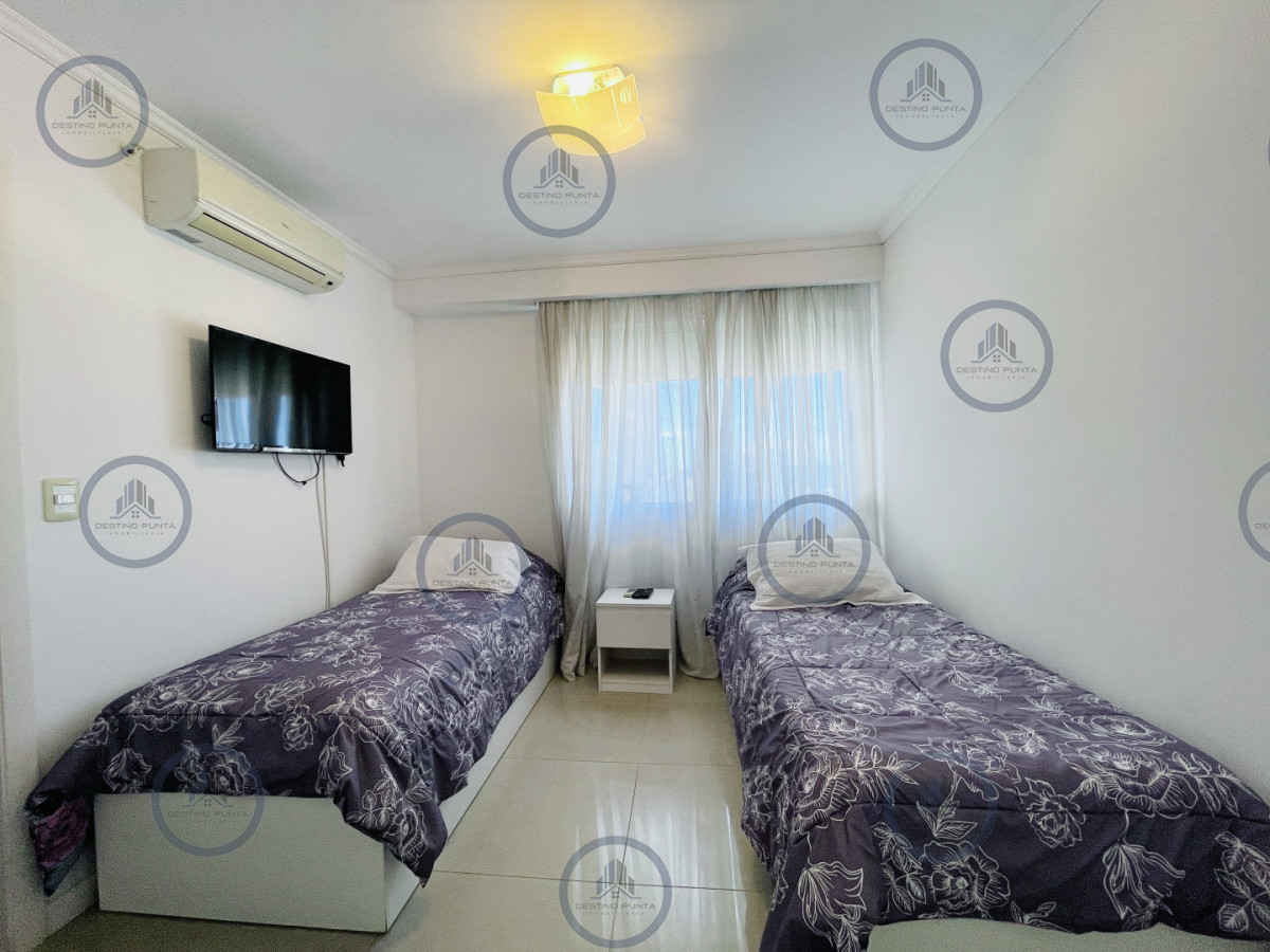 Apartamento ID.1755 - Moderno Apartamento de 2 Dormitorios en Venta, Playa Mansa 
