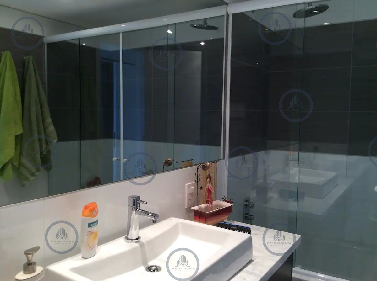 Apartamento ID.218 - Venta y alquiler de moderno departamento de tres dormitorios más dependencia a pasos de Playa Brava