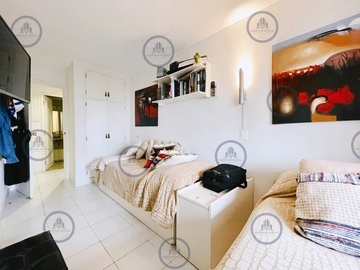 Apartamento ID.2075 - Excelente Apartamento de 2 Dormitorios Frente a Los Dedos, Playa Brava Punta del Este