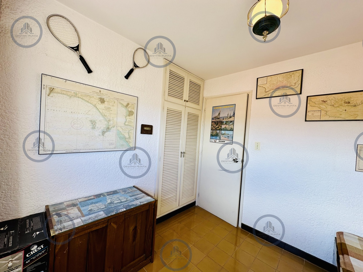 Apartamento ID.1983 - Venta de apartamento sobre primera fila de Mar en Playa Mansa. tres dormitorios