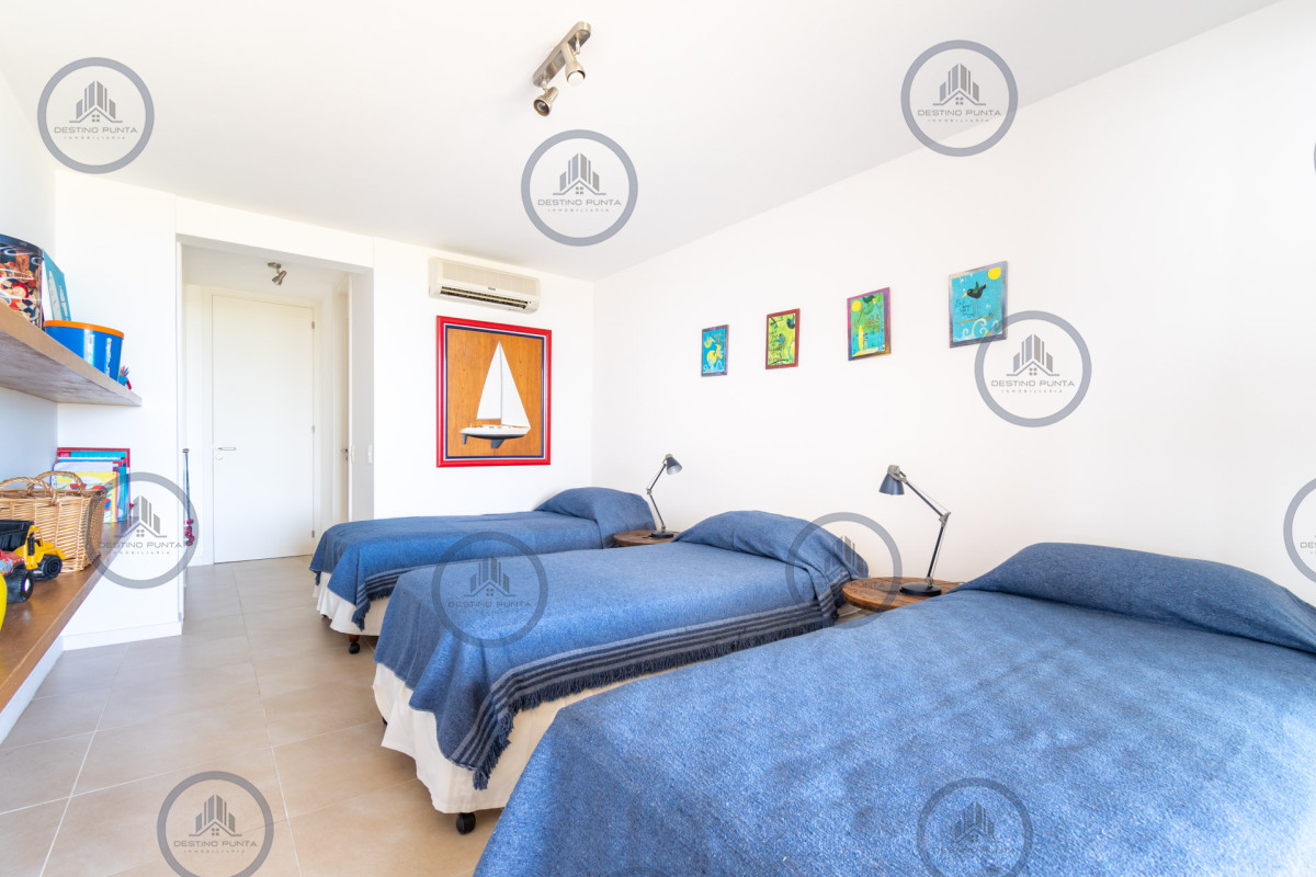 Apartamento ID.9 - Alquier temporario de amplio departamento de tres dormitorios con jardín, Punta Ballena
