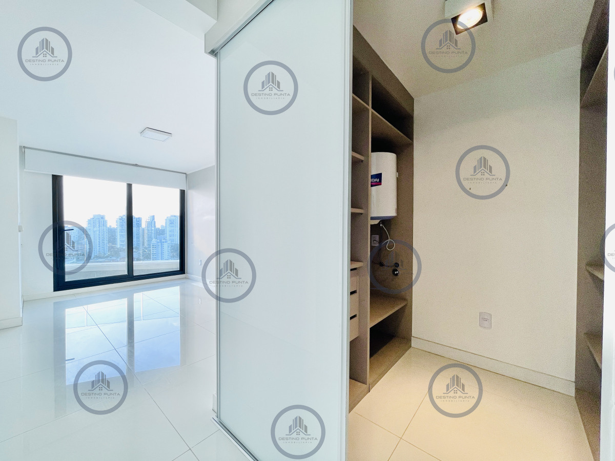 Apartamento ID.2711 - Apartamento de 2 Dormitorios en Alquiler Anual a pasos de Playas Mansa y Brava