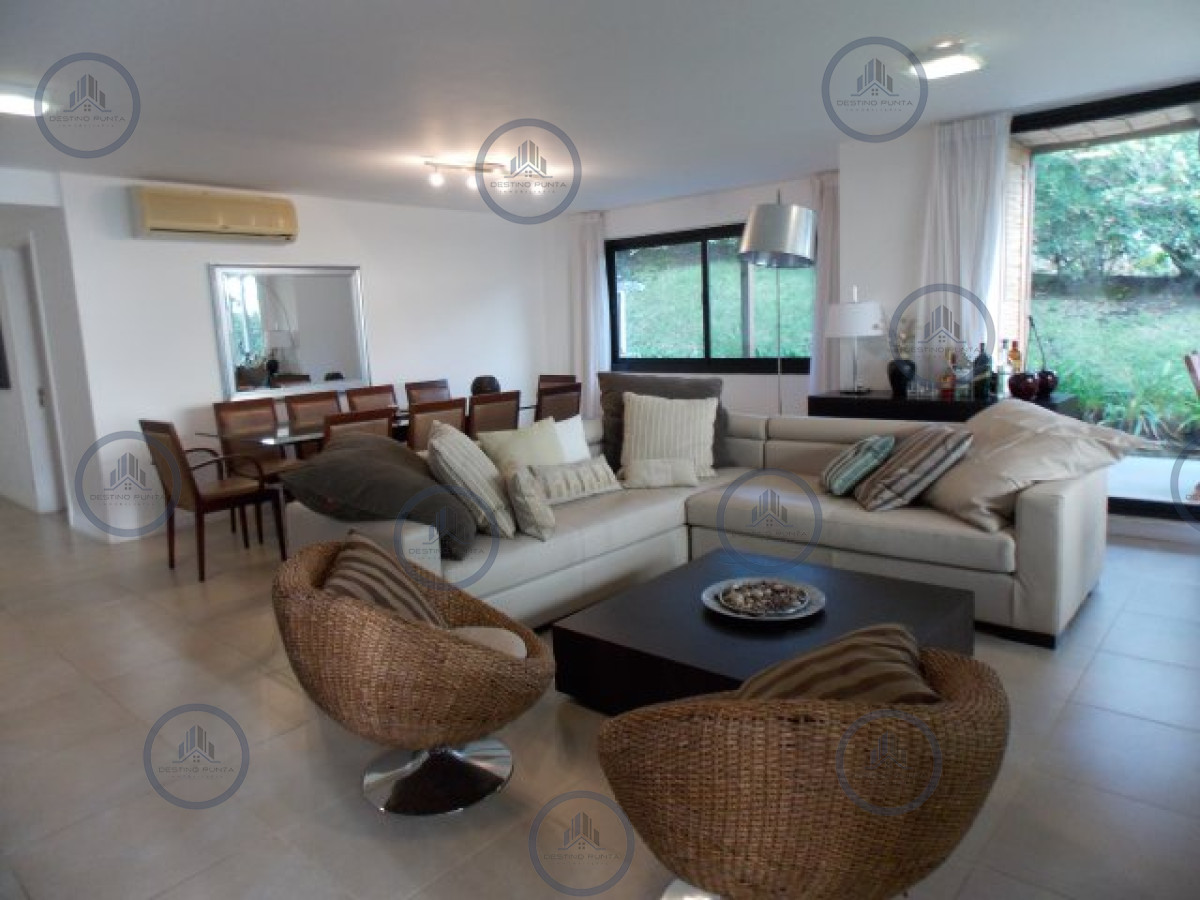 Apartamento ID.32 - Alquiler temporario de departamento esquinero de dos dormitorios mas dependencia de servicio, Punta Ballena