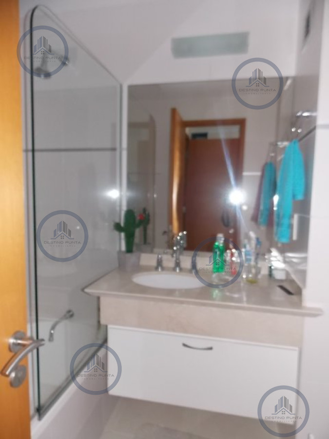 Apartamento ID.86 - Venta  de apartamento esquinero de tres dormitorios en Playa Mansa