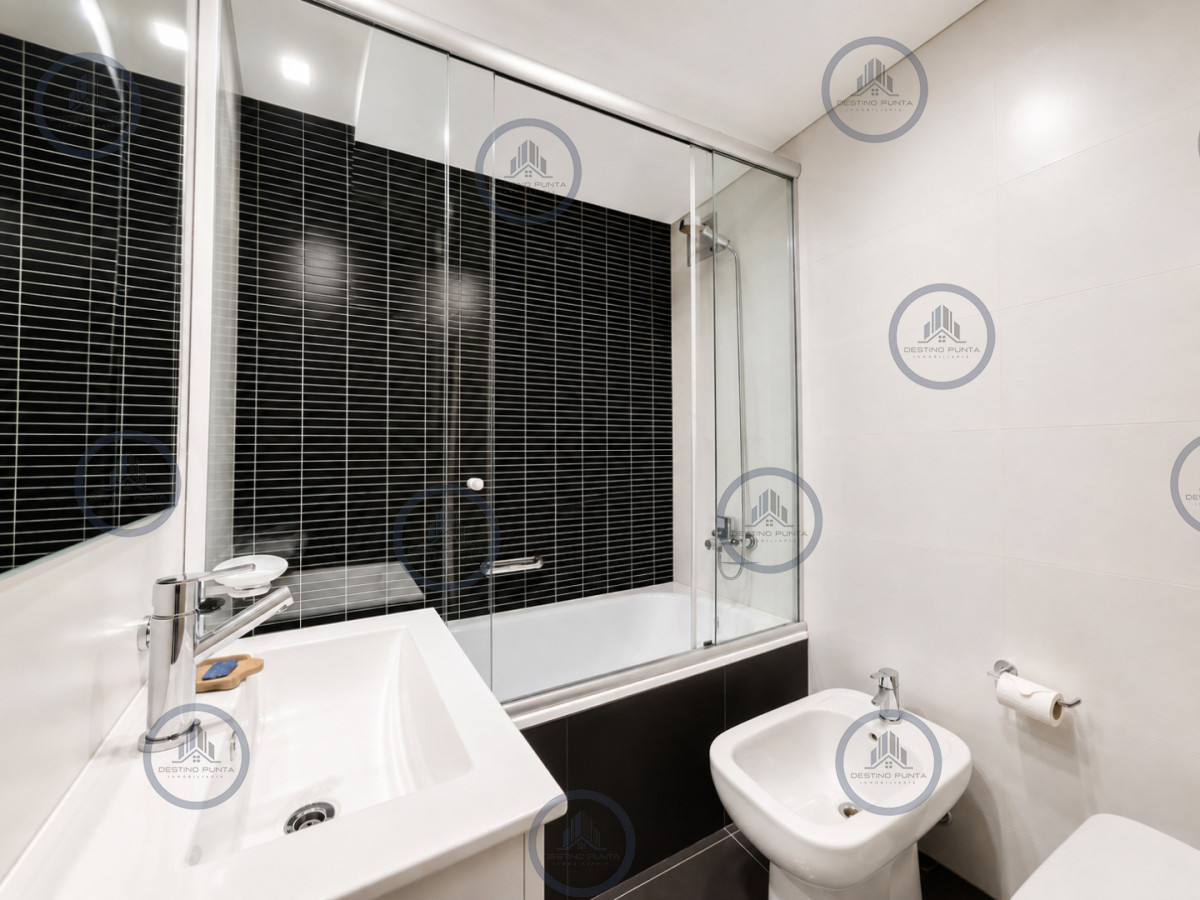 Apartamento ID.1776 - Venta de gran apartamento de 3 dormitorios con parrillero propio en Playa Brava, Punta del Este