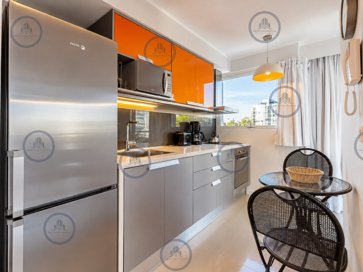 Apartamento ID.3307 - Moderno Apartamento de 1 Dormitorio en Suite a pasos del mar. Playa Mansa, Punta del Este