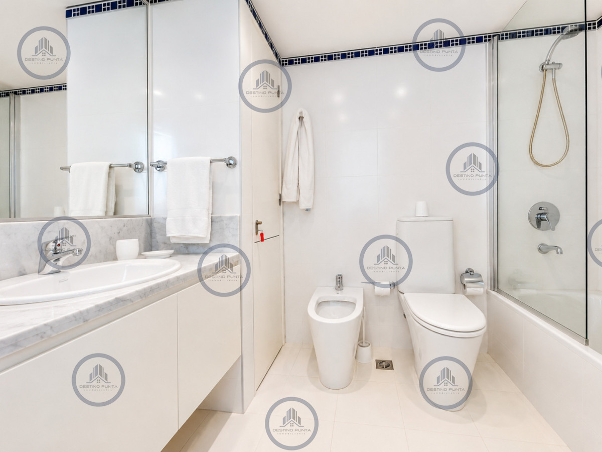 Apartamento ID.484 - Apartamento de 2 Dormitorios más Dependencia en Torre Le Parc, Playa Brava