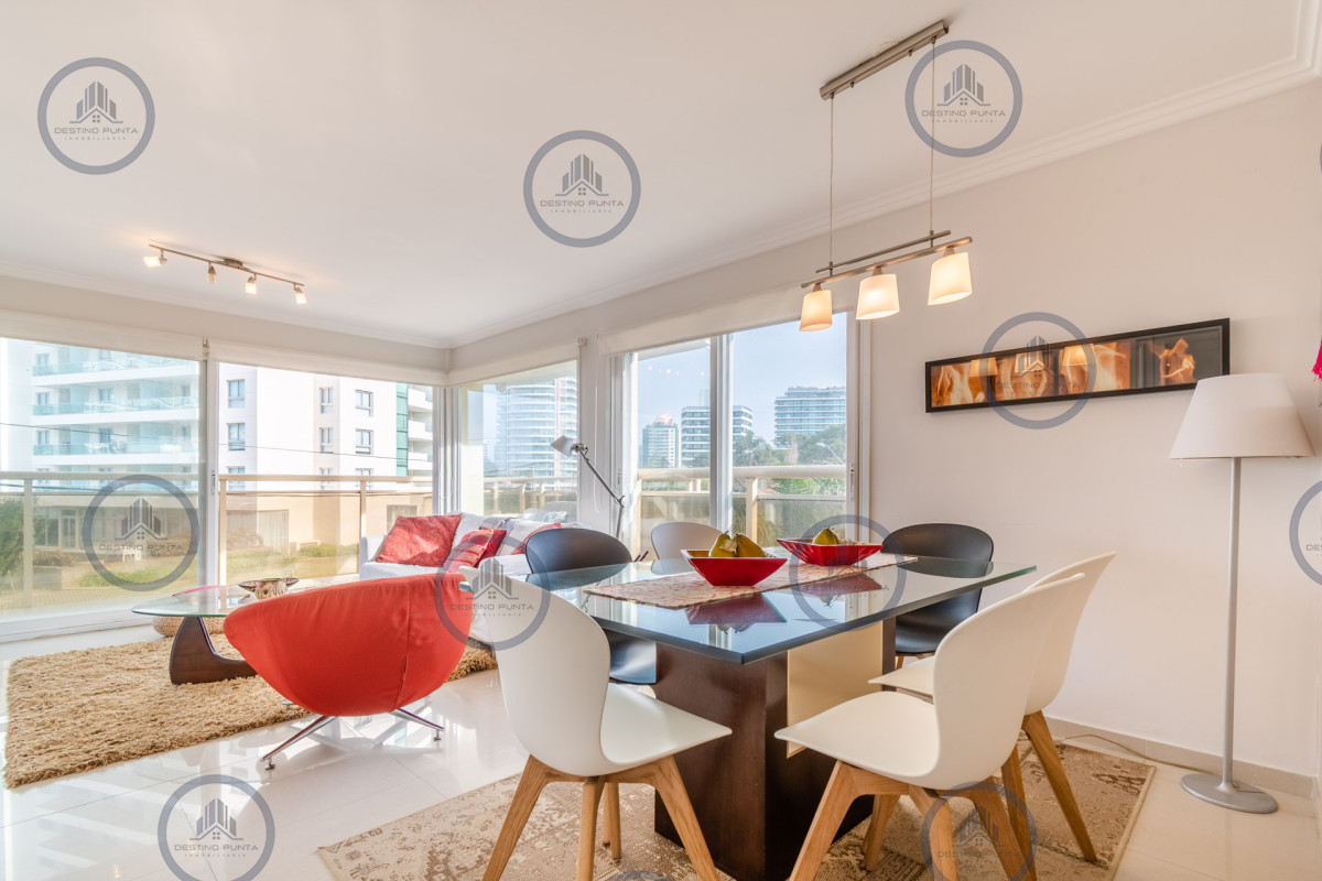 Moderno Apartamento de 3 Dormitorios a Pocas Cuadras del Mar En Venta, Playa Brava — fotografía 1