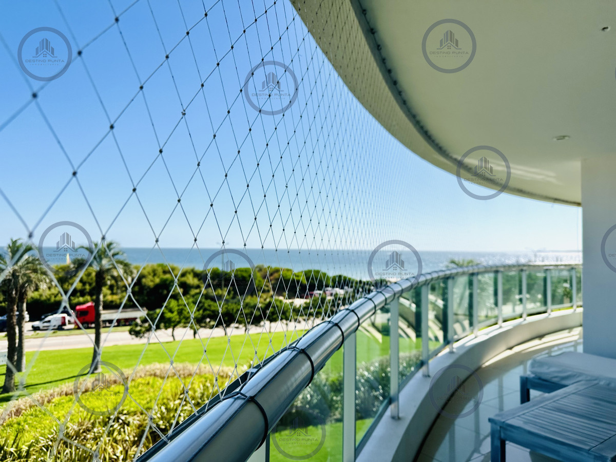 Apartamento ID.1708 - Alquiler temporario de gran apartamento de 4 dormitorios más dependencia en Playa Mansa