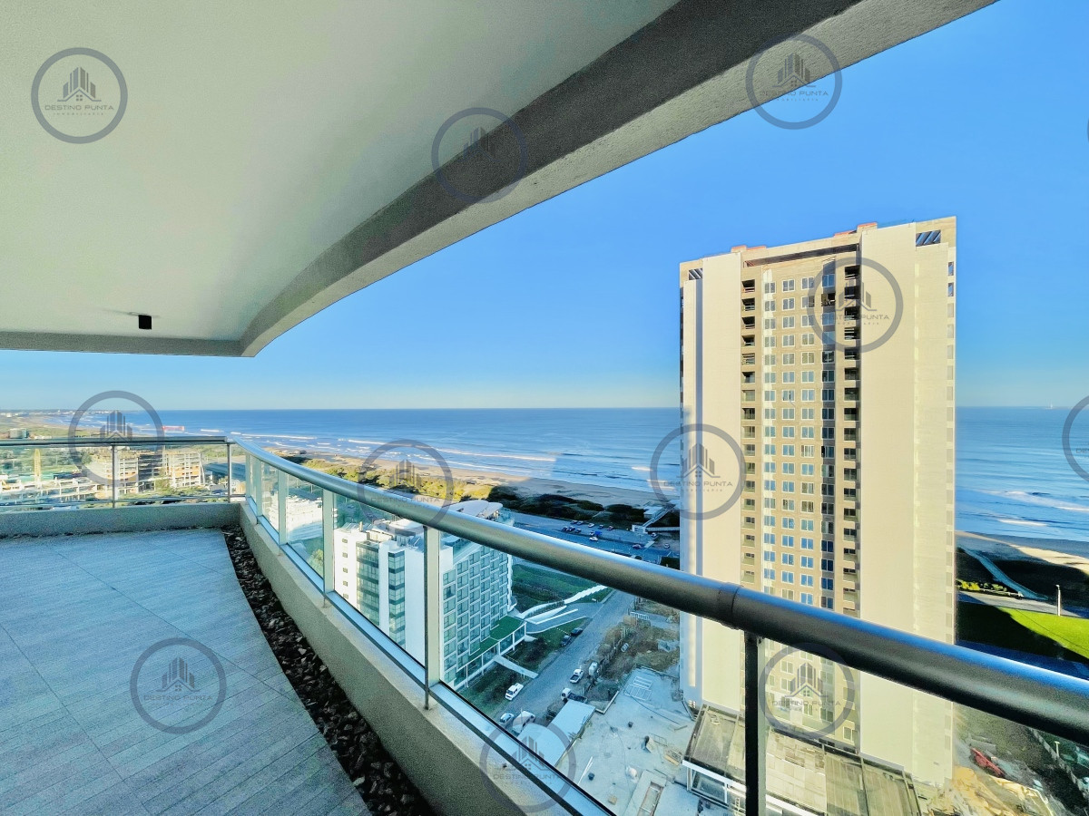 Apartamento ID.1525 - Apartamento de 3 Dormitorios y Dependencia, con Parrillero y Vista al Mar en Playa Brava, Punta del Este 