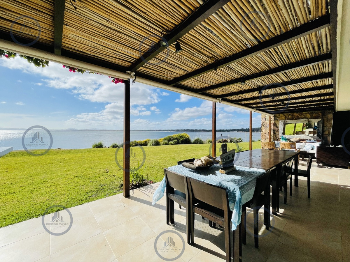 Apartamento ID.421 - Maravilloso departamento de 2 dormitorios con parrillero y salida al jardín en alquiler 