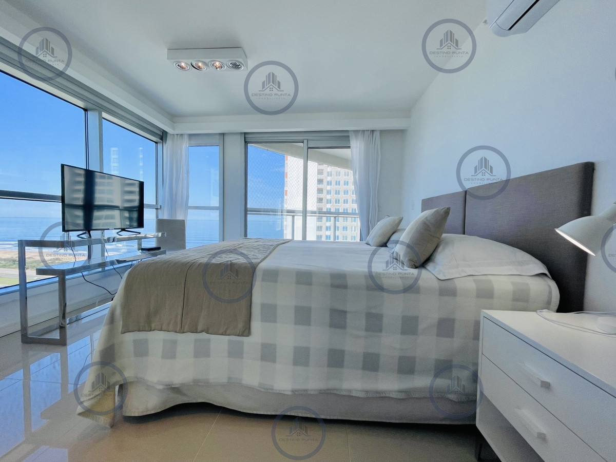 Apartamento ID.165 - Apartamento con Vista al Mar de 3 Dormitorios y Dependencia + Parrillero en Playa Brava, Punta del Este 