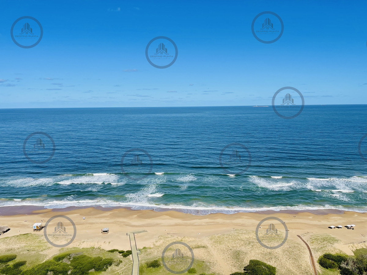 Exclusiva planta unificada Penthouse a estrenar en venta Playa Brava, Punta del Este — fotografía 2