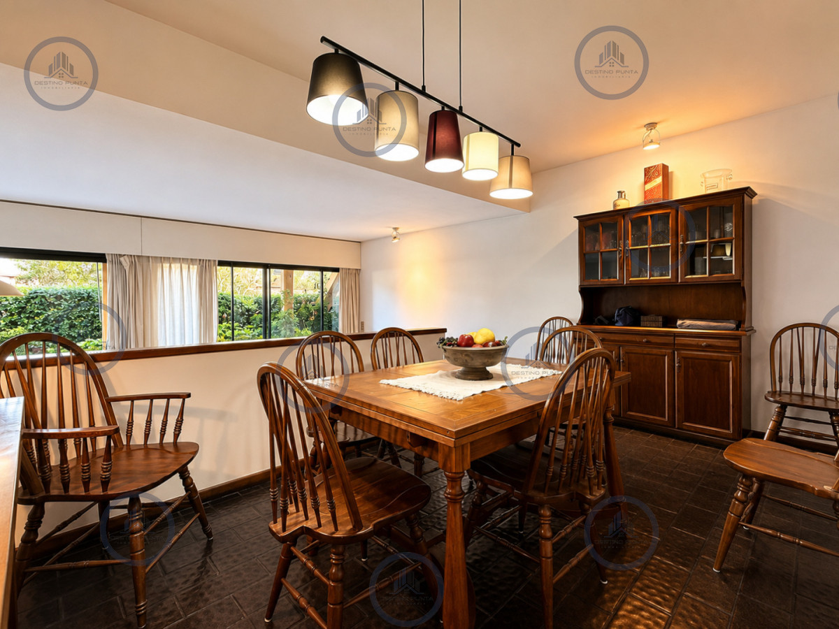 Apartamento ID.3115 - Oportunidad en Venta! Apartamento con alma de casa, 3 Dormitorios, Parrillero y Estufa, en zona Península Punta del Este