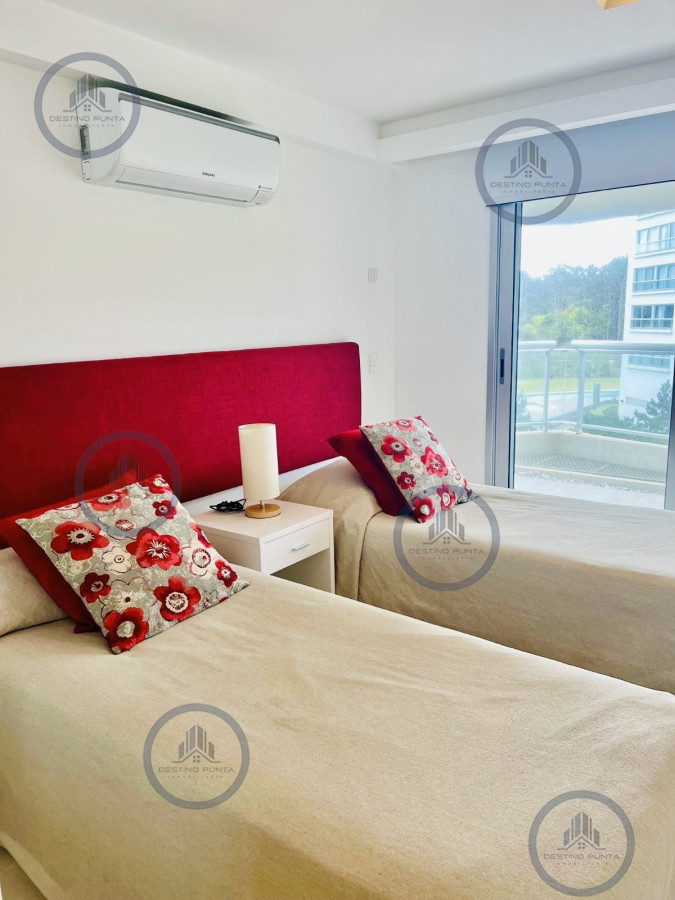 Apartamento ID.441 - Apartamento de 2 Dormitorios + Servicio en Playa Brava