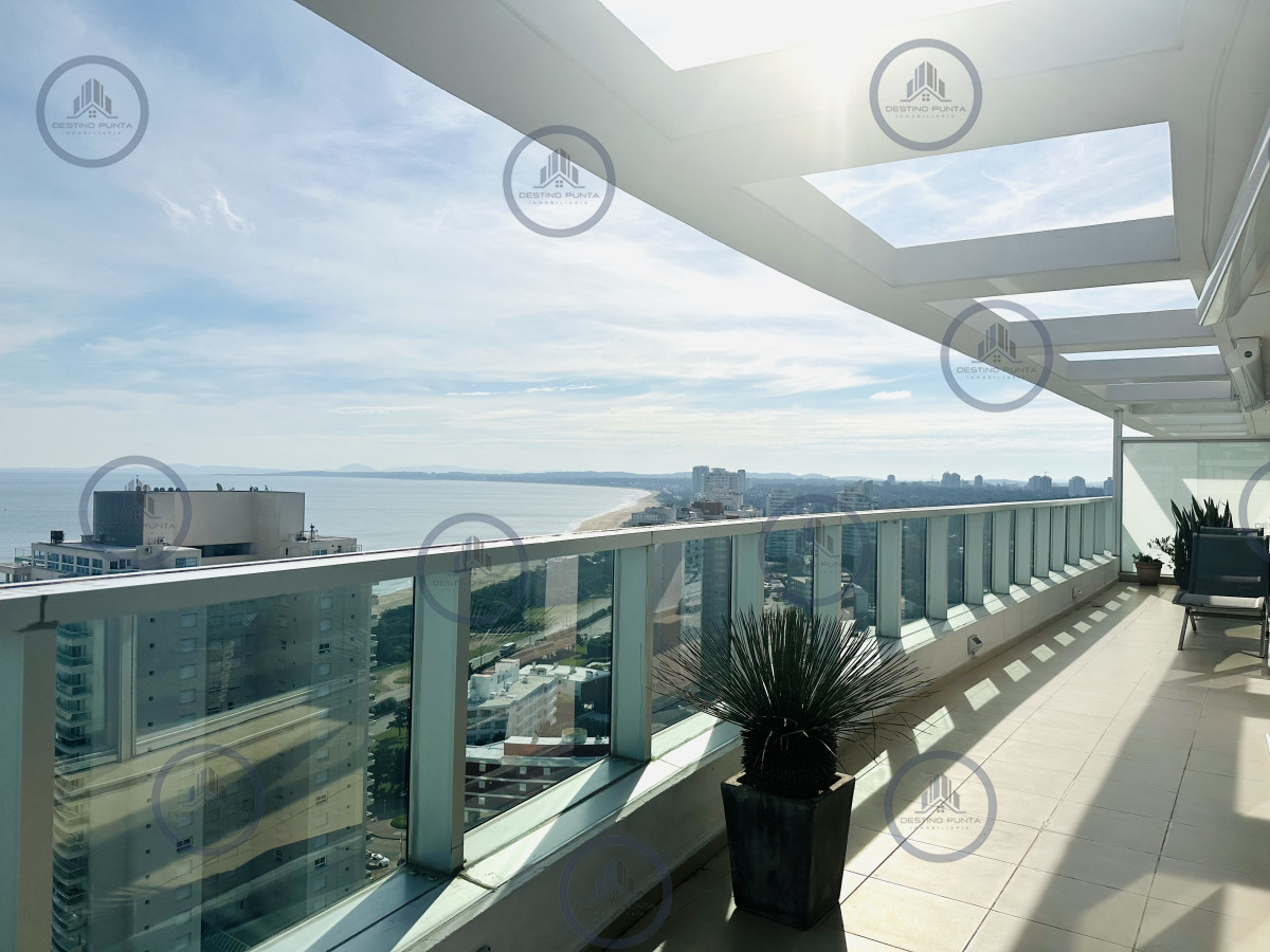 Apartamento ID.1226 - Venta de Excelente Penthouse de 2 Dormitorios y Parrillero con vistas a Playa Mansa, Punta del Este