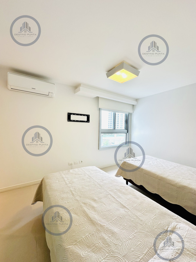 Apartamento ID.2295 - Oportunidad de venta apartamento de 3 dormitorios mas dependencia Playa Brava, Punta del Este