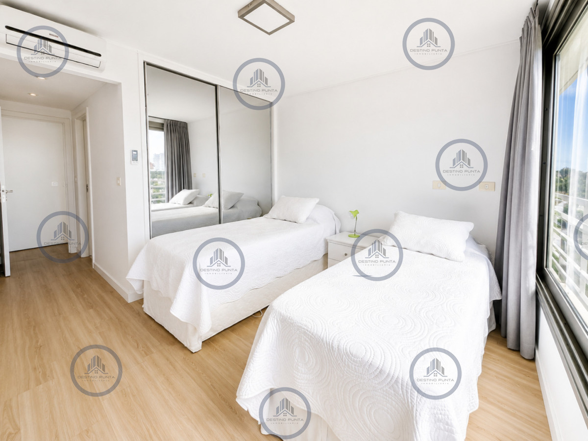 Apartamento ID.3290 - Excelente Apartamento de 2 Dormitorios en Alexander Boulevard, Punta del Este