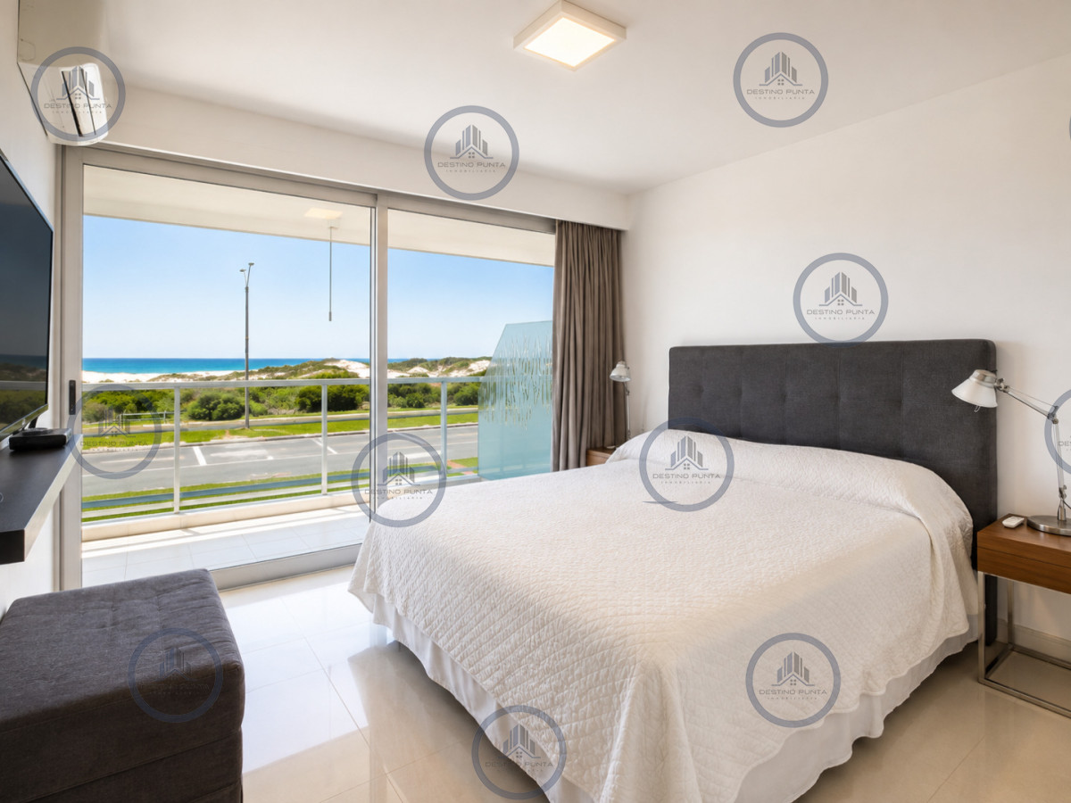 Apartamento ID.1816 - Apartamento de 3 Dormitorios en Primera Línea del Mar, Playa Brava Punta del Este