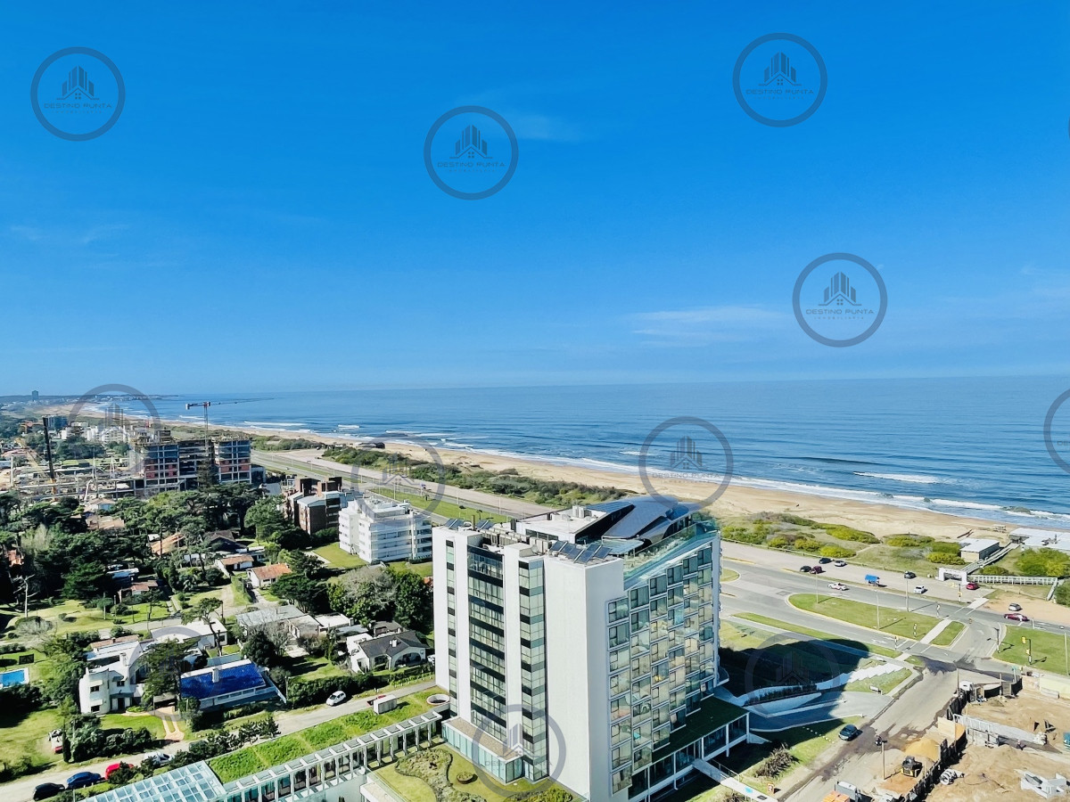 Apartamento ID.165 - Apartamento con Vista al Mar de 3 Dormitorios y Dependencia + Parrillero en Playa Brava, Punta del Este 