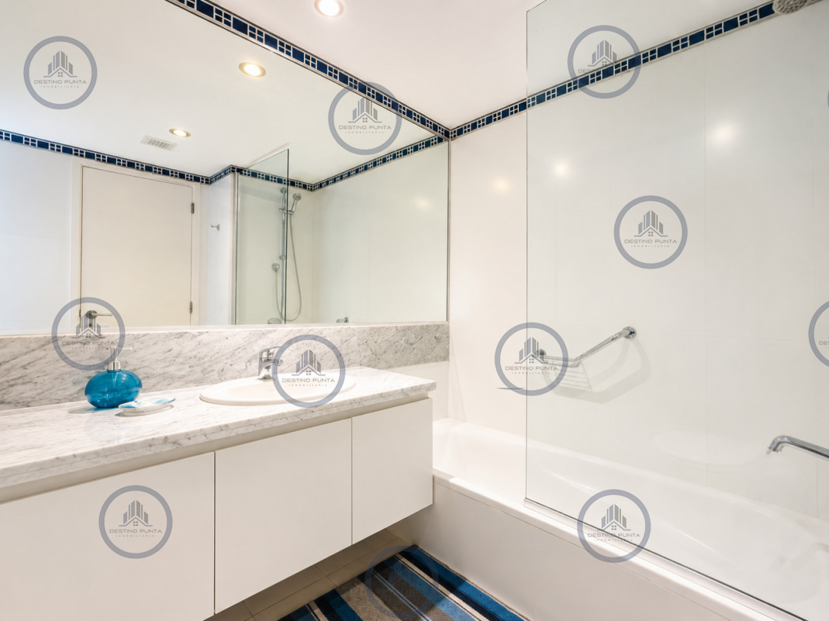 Apartamento ID.272 - Oportunidad en Venta Maravilloso departamento esquinero en Torre Le Parc, Playa Brava, Punta del Este
