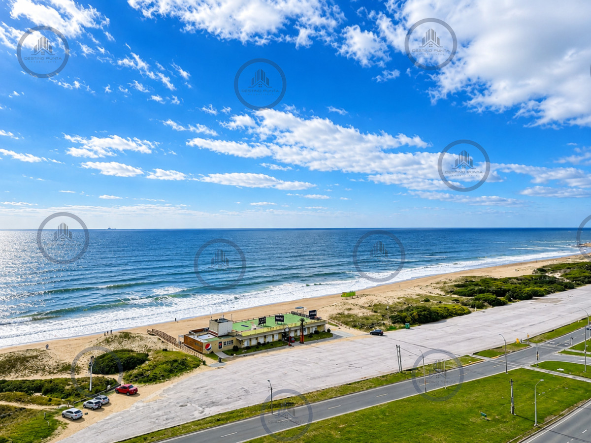 Apartamento ID.484 - Apartamento de 2 Dormitorios más Dependencia en Torre Le Parc, Playa Brava