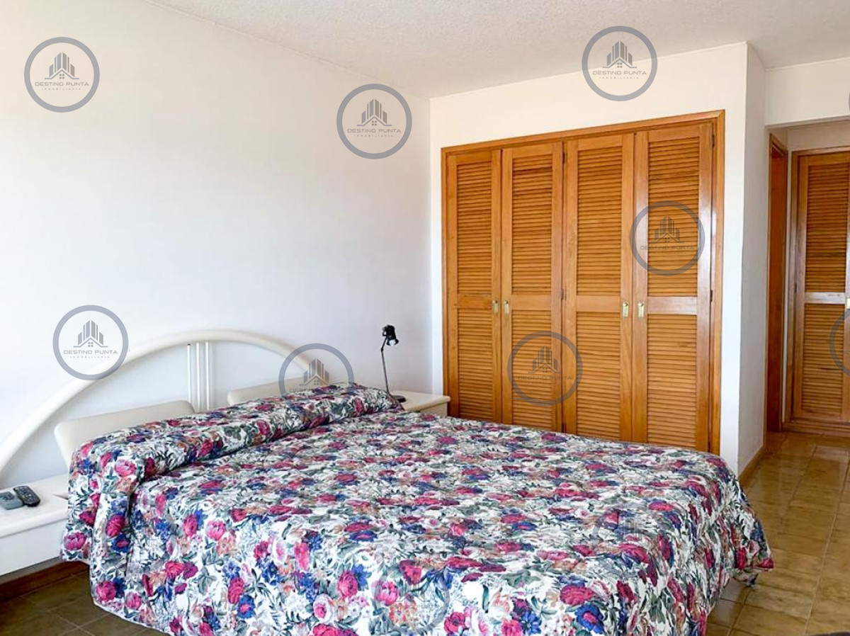 Apartamento ID.785 - Apartamento de 2 Dormitorios Frente a Playa Brava, Venta