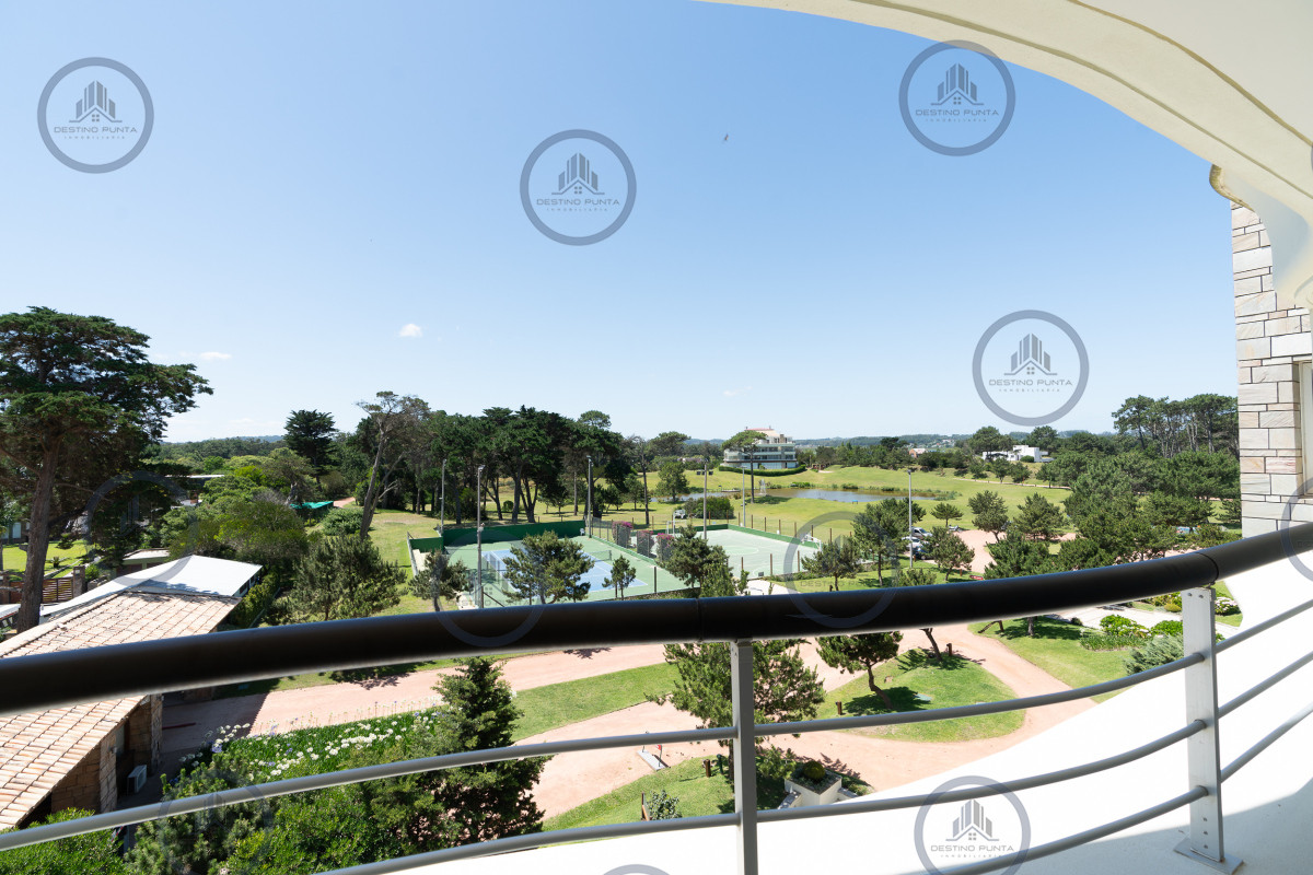 Apartamento ID.231 - Exclusivo penthouse en venta de 3 dormitorios vista al mar, piscina y parrillero de uso exclusivo sonbre Playa Mansa, Pinares
