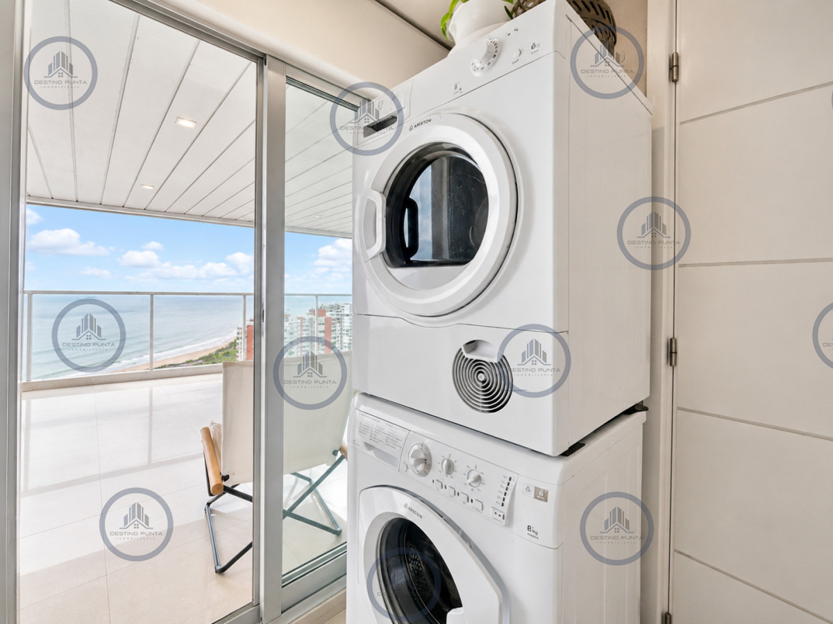 Apartamento ID.2321 - Penthouse Dúplex de 3 Dormitorios y Parrillero en Playa Mansa, Punta del Este