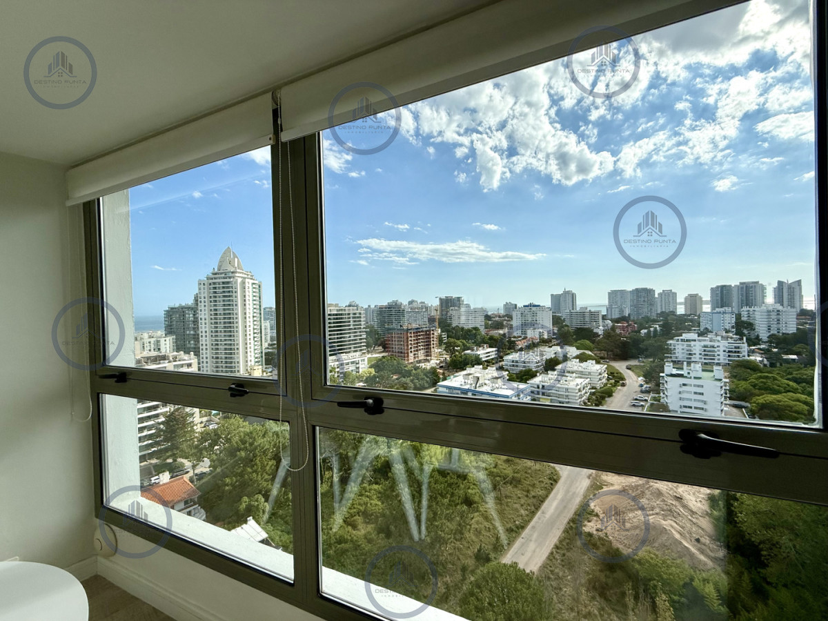 Apartamento ID.2036 - Apartamento Penthouse finamente decorado de 3 dormitorios con parrillero propio en venta, Roosevelt Brava, Punta del Este