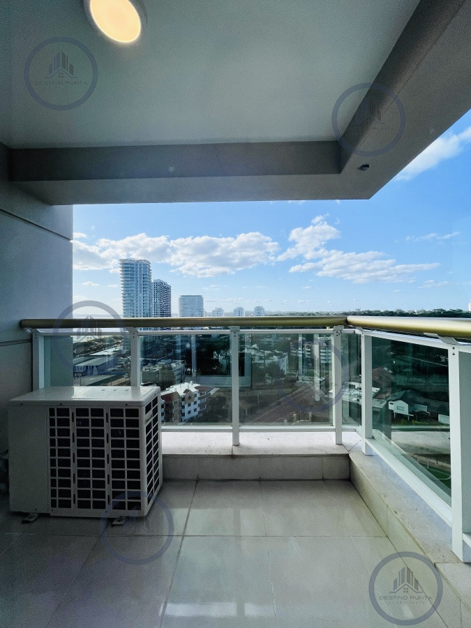 Apartamento ID.1059 - Venta de Excelente apartamento en alquiler temporario de tres dormitorios más dependencia de servicio, Playa Mansa, Punta del Este