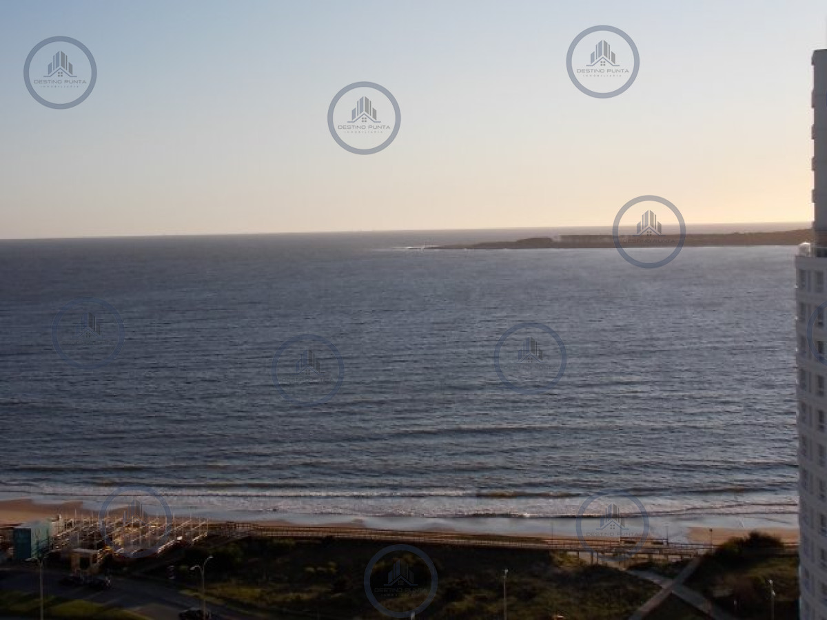 Apartamento ID.86 - Venta  de apartamento esquinero de tres dormitorios en Playa Mansa