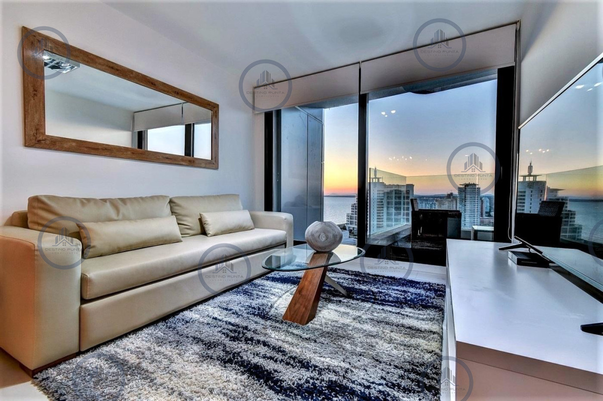 Apartamento ID.1626 - Alquiler temporario de apartamento de dos dormitorios con dos baños a pasos de la Playa y centro comercial, Punta del Este