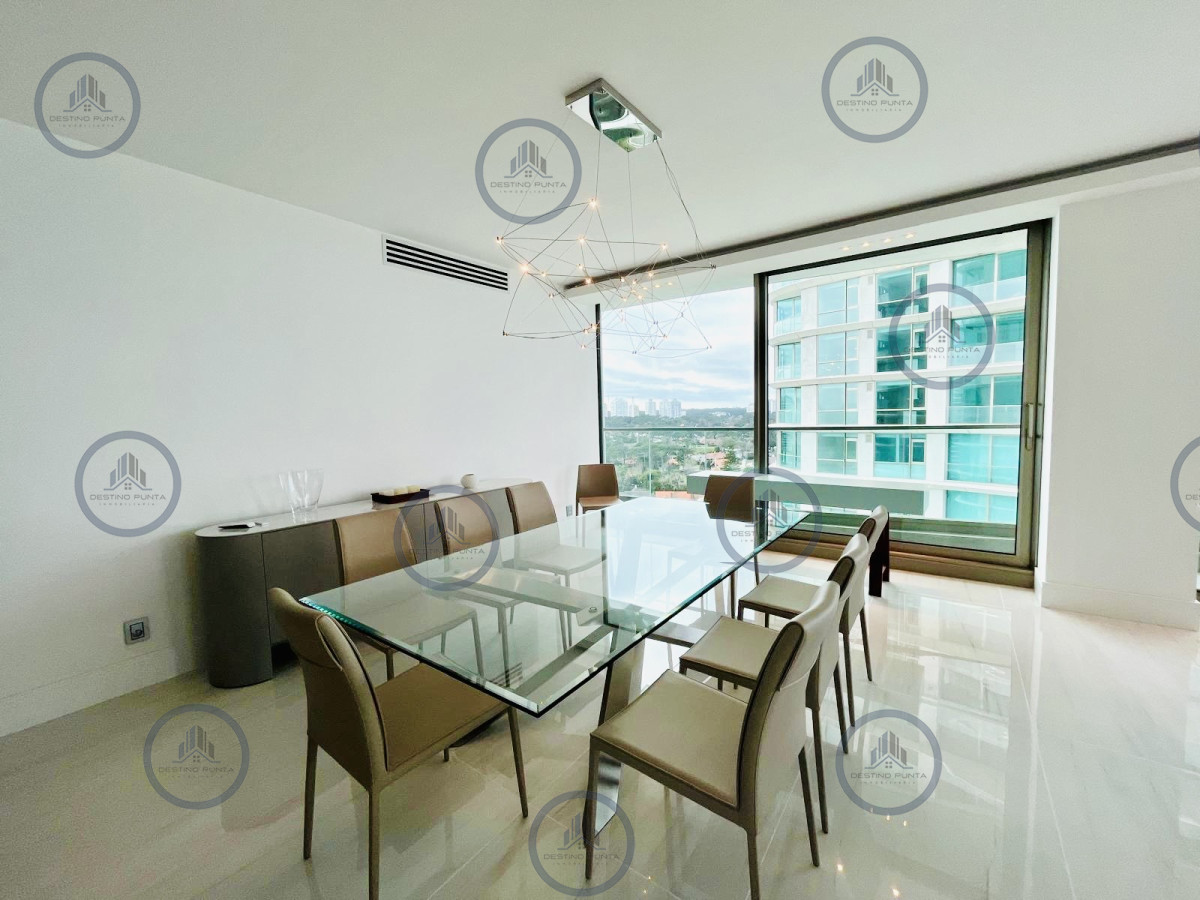 Apartamento ID.2287 - Exclusiva unidad de 4 dormitorios en suite en Fendi Chateu Playa Mansa Disponible Alquiler Anual