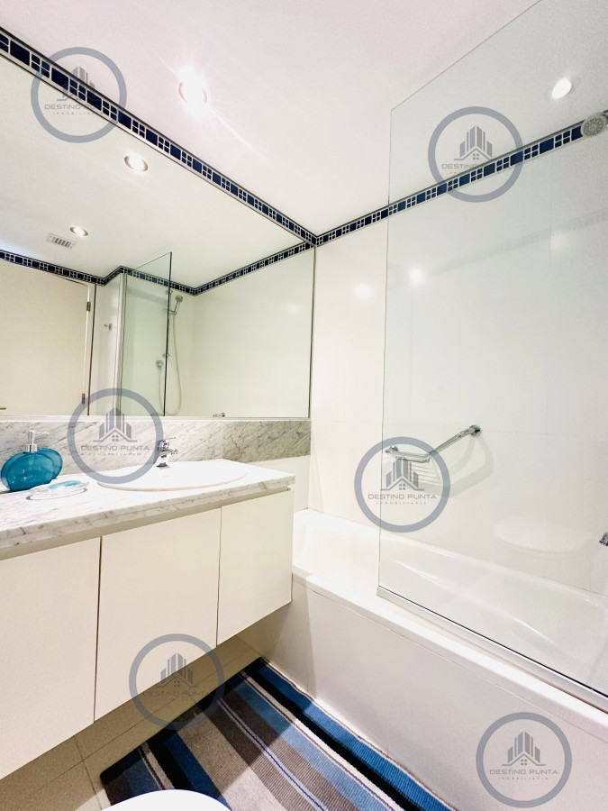 Apartamento ID.272 - Oportunidad en Venta Maravilloso departamento esquinero en Torre Le Parc, Playa Brava, Punta del Este